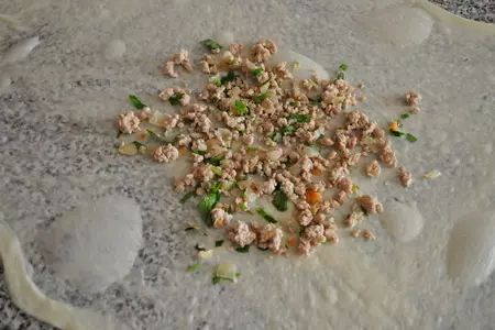 Лепешка с мясной начинкой фетир от  весёлого ахмеда.: шаг 7