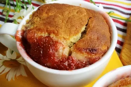 Булочки, запеченные в соусе из ревеня.: шаг 6