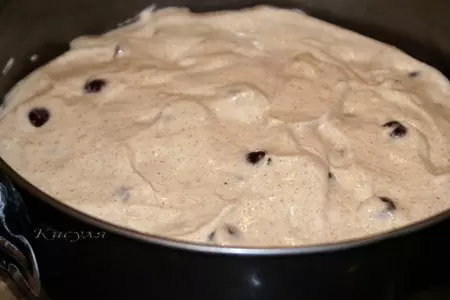 Воздушный кунжутный пирог с вишней на песочной основе: шаг 8