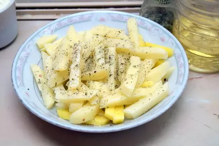 Креветки на гриле, с жареным сыром и картофелем фри. путешествуем по кипру.: шаг 3