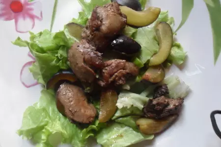 Тёплый салат с куриной печенью и сливами: шаг 3