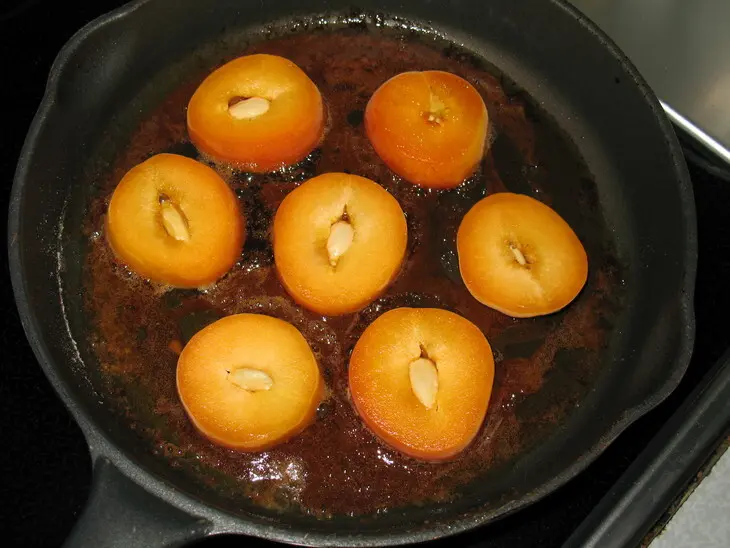 Перевернутый пирог (tarte tatin) с абрикосами.: шаг 4