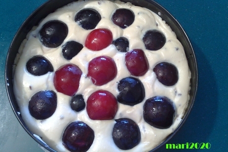 Фруктовый пирог со сливами и виноградом: шаг 6