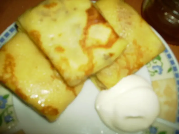 Блины с сырной начинкой со сметаной: шаг 2