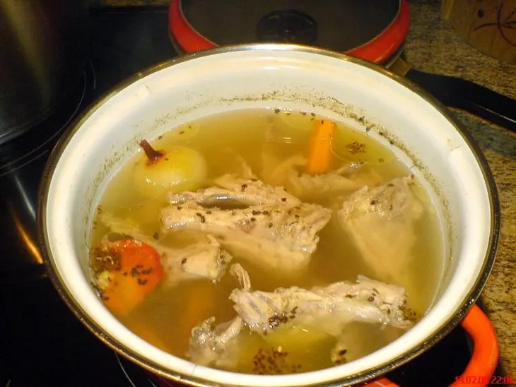 Щавель дикий, запечённый с курицей, да и бульон куриный: шаг 7