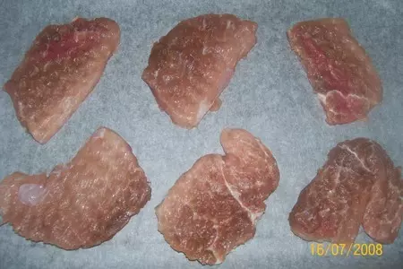 Свинина,запечённая с ананасом: шаг 1