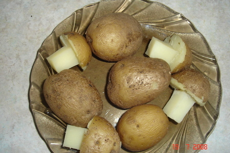 Маслята  из картофеля: шаг 1