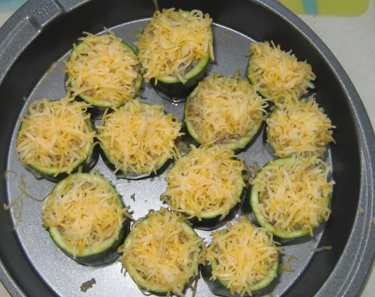Кабачки, запеченные с фаршем: шаг 4