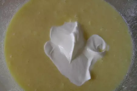 Яблочная шарлотка с мелиссой: шаг 2