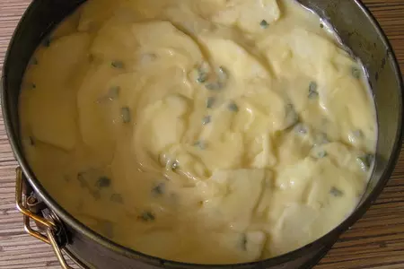 Яблочная шарлотка с мелиссой: шаг 8