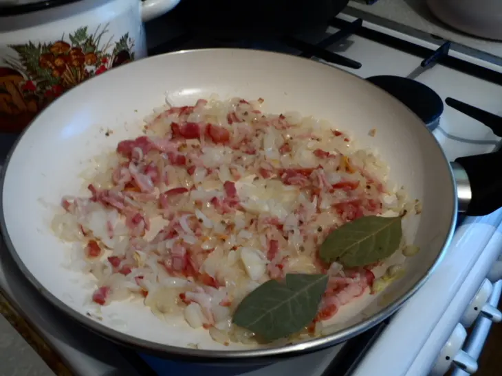 Гороховый суп с сырокопчёным беконом: шаг 3