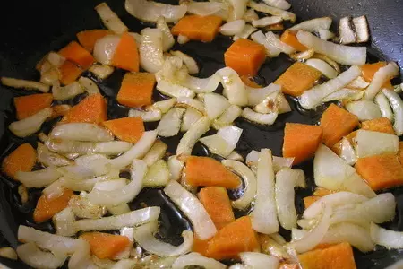 Перец, фаршированный рисом и грибами (на пару): шаг 1