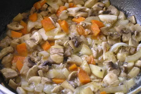 Перец, фаршированный рисом и грибами (на пару): шаг 2
