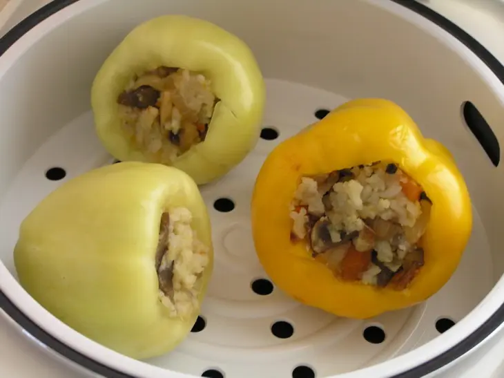 Перец, фаршированный рисом и грибами (на пару): шаг 5