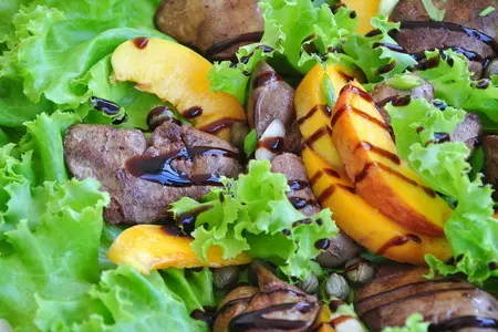 Салат из куриной печени с персиками: шаг 3