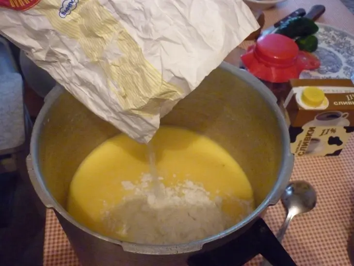 Пирог с черникой и плюшечки с корицей и арахисом по рецепту нашей мамочки-бабулички))): шаг 2