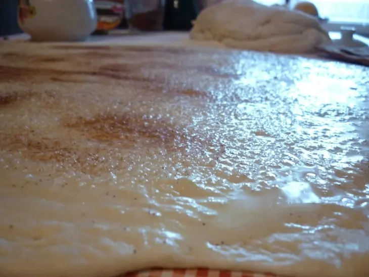 Пирог с черникой и плюшечки с корицей и арахисом по рецепту нашей мамочки-бабулички))): шаг 8