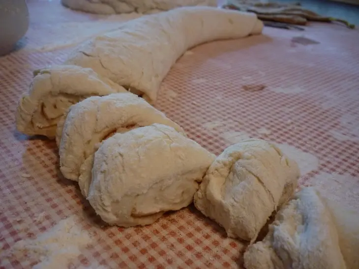 Пирог с черникой и плюшечки с корицей и арахисом по рецепту нашей мамочки-бабулички))): шаг 9