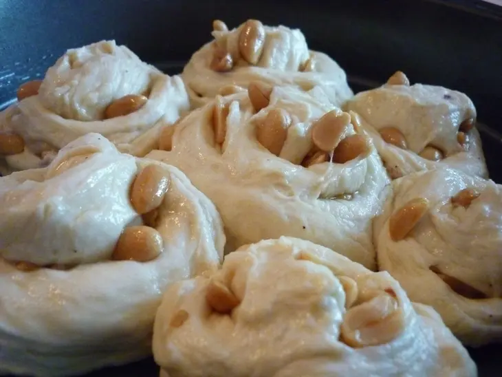 Пирог с черникой и плюшечки с корицей и арахисом по рецепту нашей мамочки-бабулички))): шаг 13
