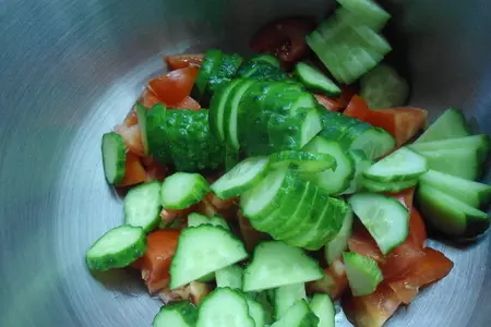 Тёплый салат с кальмарами и миндальными лепестками: шаг 3