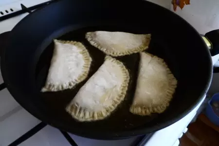 Чебуреки,кому чебуреки))): шаг 6