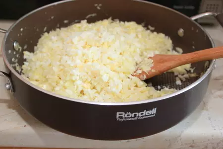 Пирожки с капустой и яйцом: шаг 2