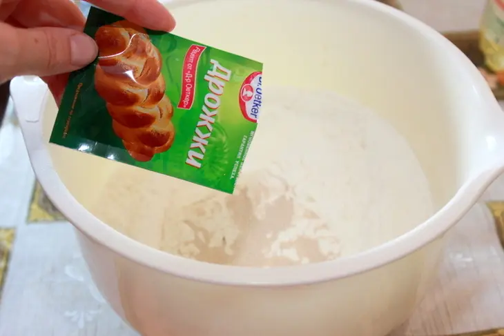 Пирожки с капустой и яйцом: шаг 5