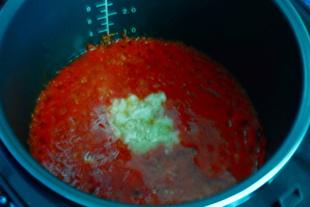 Острые баклажаны в томатном соусе на зиму в мультиварке: шаг 6