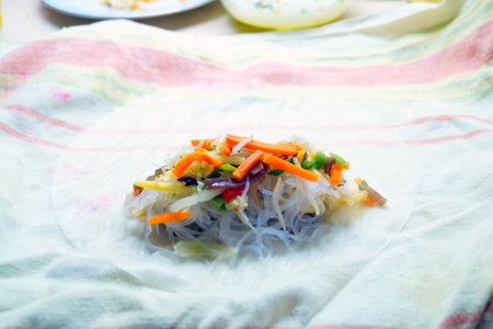 Вьетнамский нэм. рулетики из рисовой бумаги с креветками и омлетом.: шаг 6