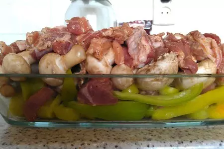 Бекон с грибами, болгарским перцем: шаг 5