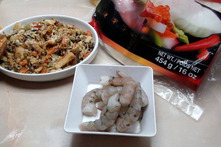 Нэм куан или «сырой» ролл из рисовой бумаги с креветками и салат в азиатском стиле.: шаг 5