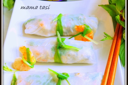 Нэм куан или «сырой» ролл из рисовой бумаги с креветками и салат в азиатском стиле.: шаг 9