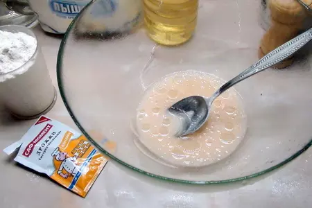 Сладкие пышки с орехами в карамели. korean sweet pancakes (hoddeok): шаг 1