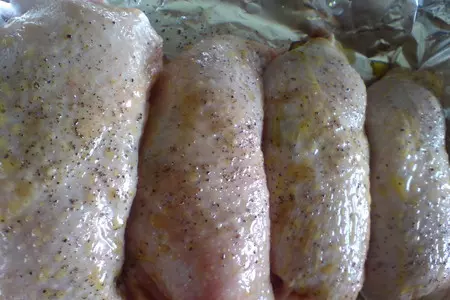 Куриные окорочка,фаршированные пореем и яйцом: шаг 6