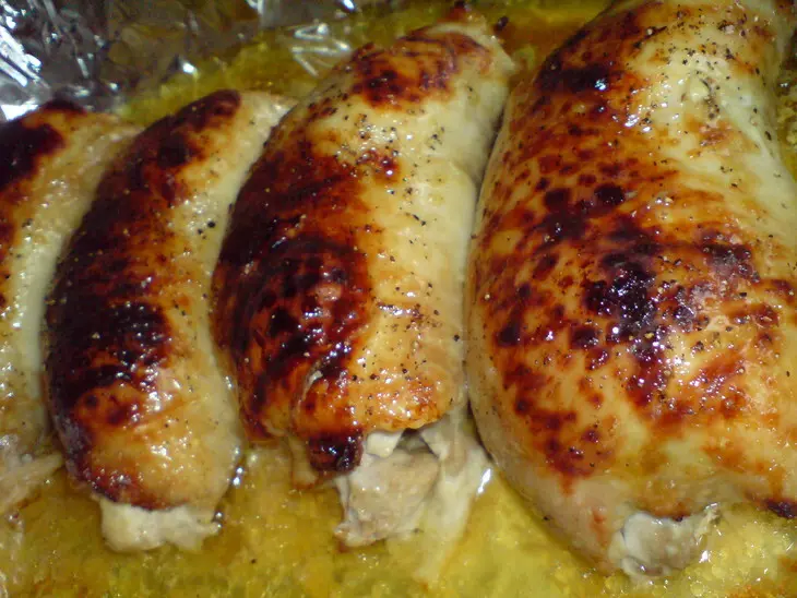Куриные окорочка,фаршированные пореем и яйцом: шаг 7
