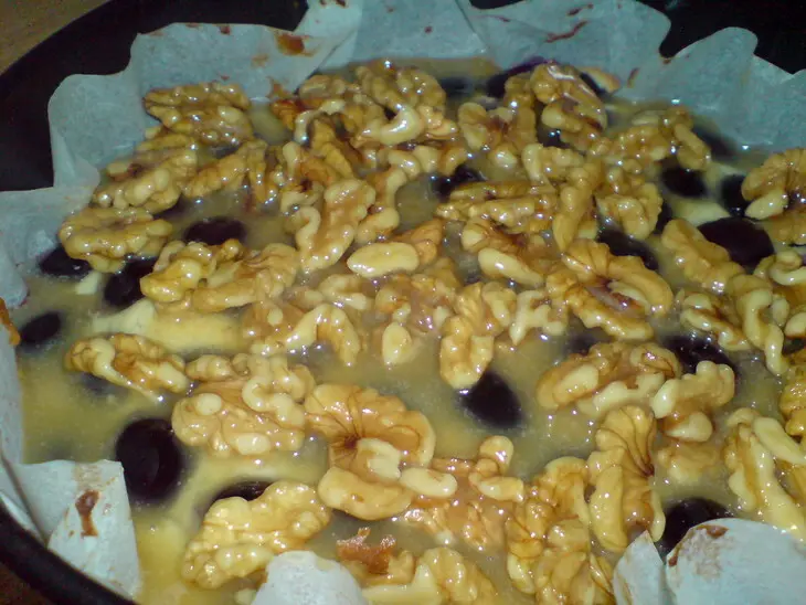 Пирог с виноградом и орехами: шаг 4