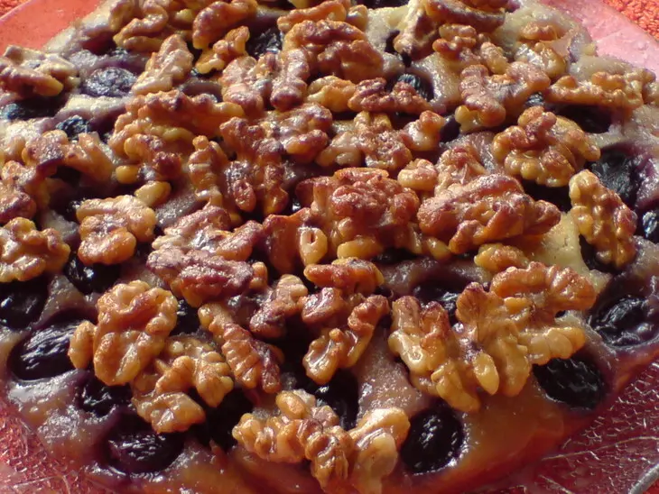 Пирог с виноградом и орехами: шаг 6