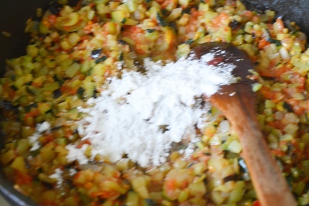 Тефтели с рисом в овощном соусе.: шаг 2