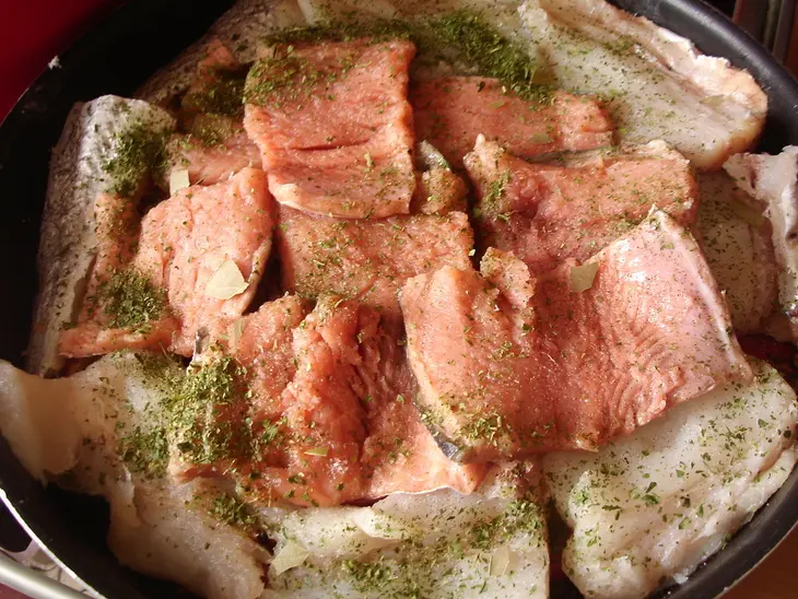 Рыбка, запеченная в омлете. быстро, нежно и вкусно!: шаг 1