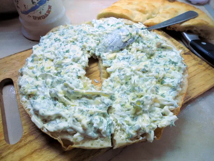 Лепёшка с сыром и зеленью.: шаг 4