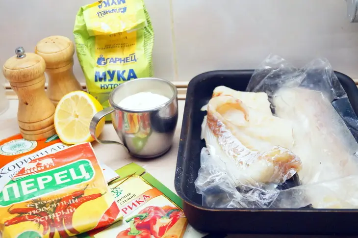 Fish pakoras - рыба в кляре с персиковым чатни: шаг 1
