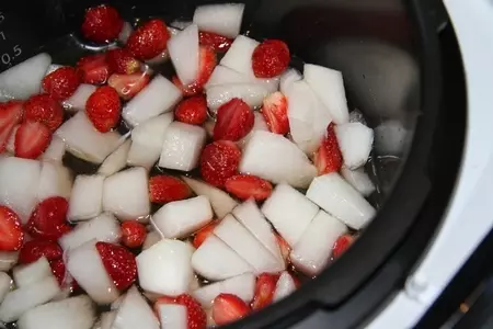 Варенье из дыни и клубники: шаг 4