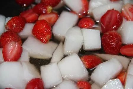 Варенье из дыни и клубники: шаг 5