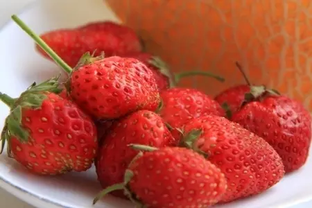 Варенье из дыни и клубники: шаг 10