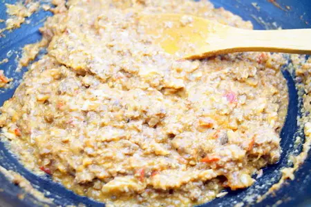 «неряха джо» на пшеничной лепёшке. sloppy joe. мясной соус.: шаг 4