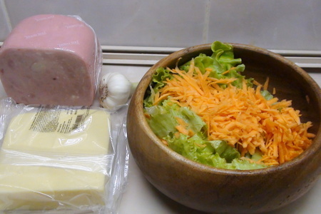 Салат овощной с сыром и ветчиной.: шаг 1