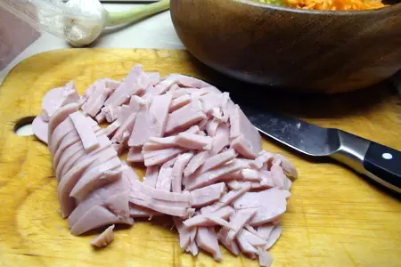 Салат овощной с сыром и ветчиной.: шаг 2
