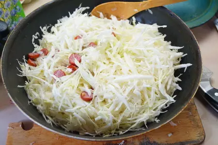 Капуста, тушенная с охотничьими колбасками и рисом.: шаг 6