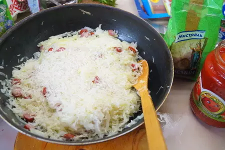 Капуста, тушенная с охотничьими колбасками и рисом.: шаг 7