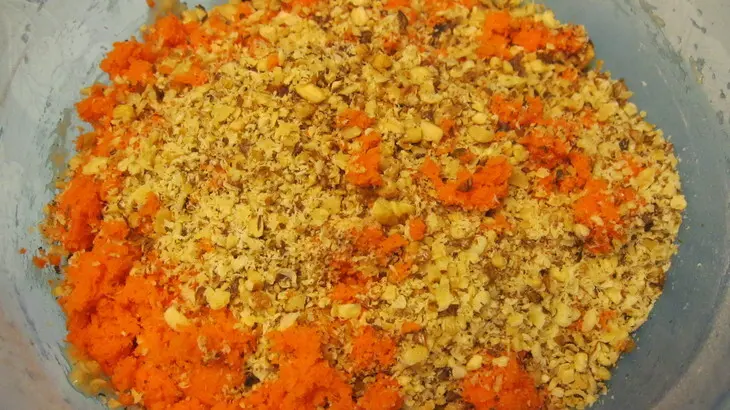 Морковный кекс с грецкими орехами.: шаг 1